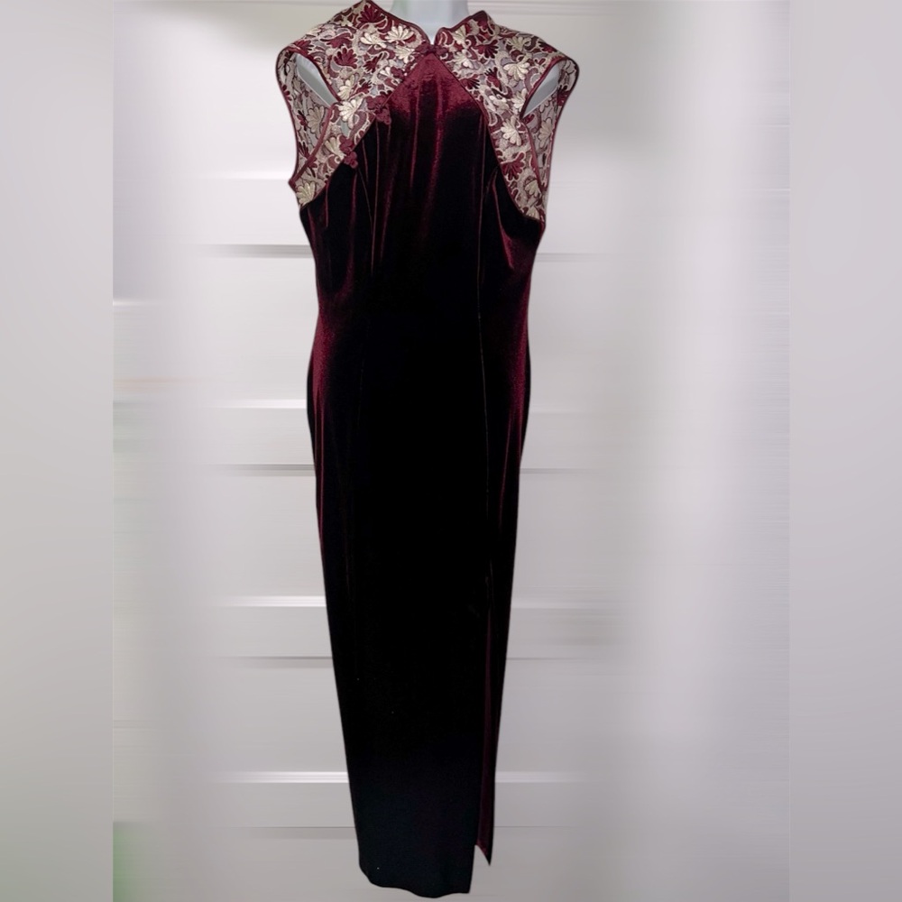 Merlot sleeveless red velvet dress / Embroidery Patchwork mesh design.